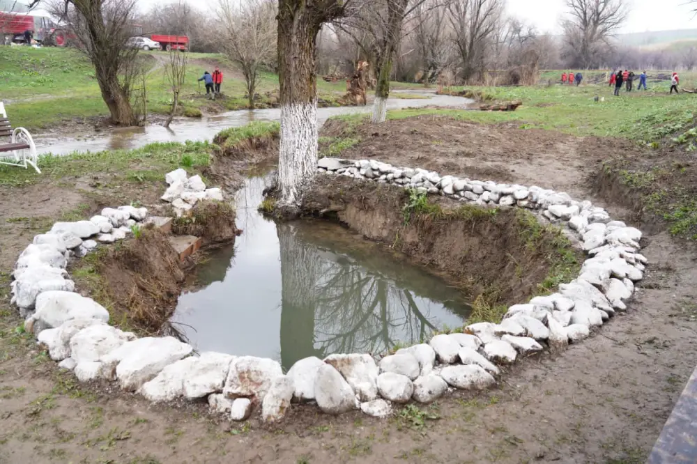 В ТУРКЕСТАНСКОЙ ОБЛАСТИ ПРОШЛА МАСШТАБНАЯ ЭКОАКЦИЯ ПО ОЧИСТКЕ РОДНИКОВ «МӨЛДІР БҰЛАҚ» (4)
