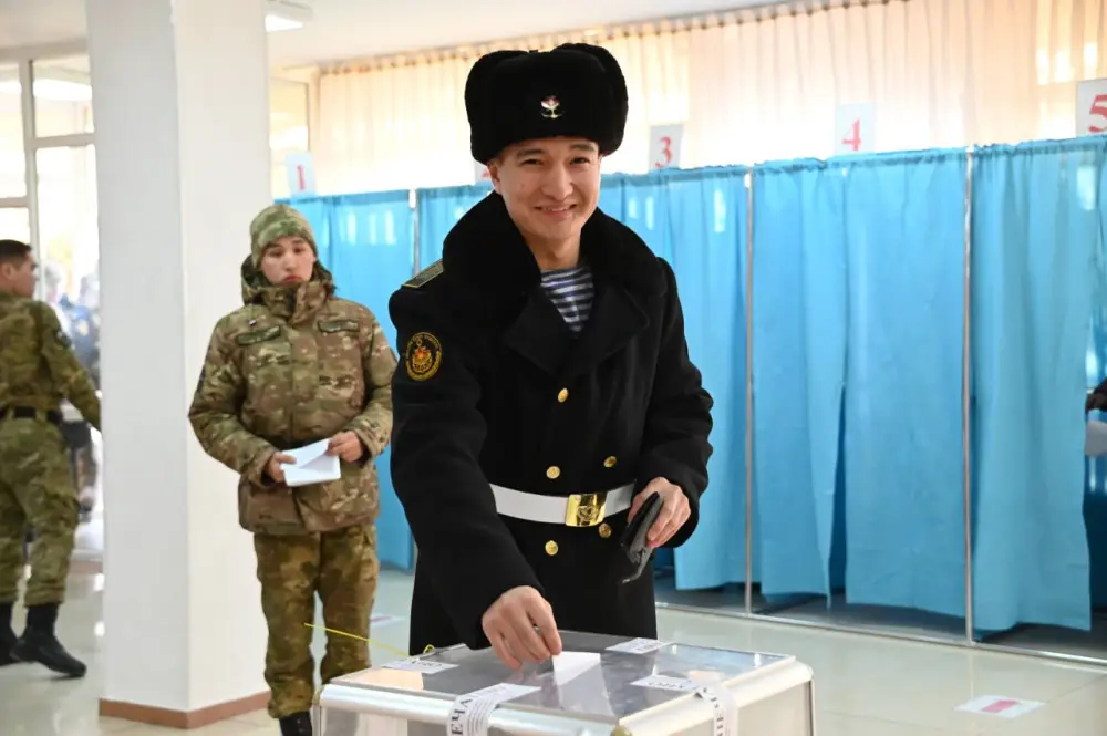 Военнослужащие Вооруженных сил в числе первых проголосовали на республиканском референдуме (6)