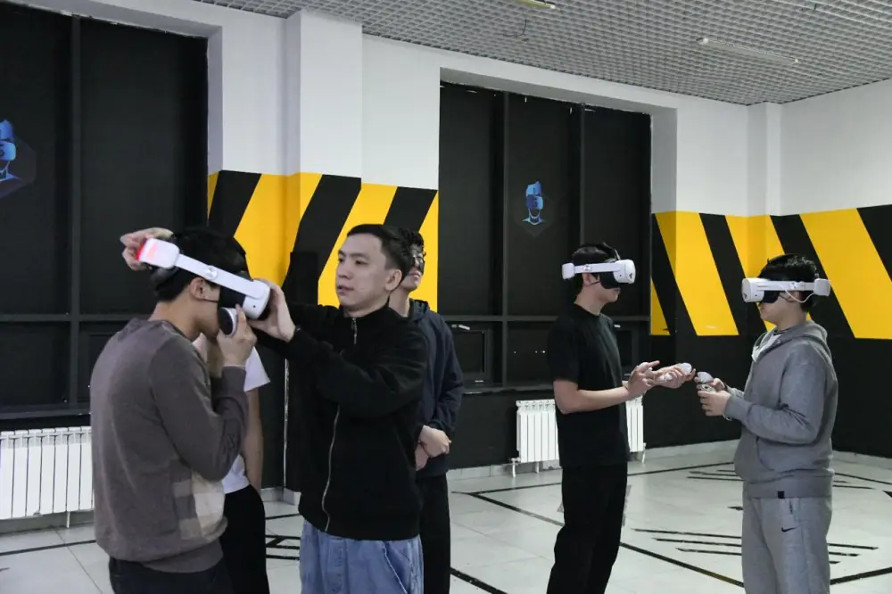 Попробовать себя в будущей профессии смогли столичные студенты благодаря виртуальной реальности (3)