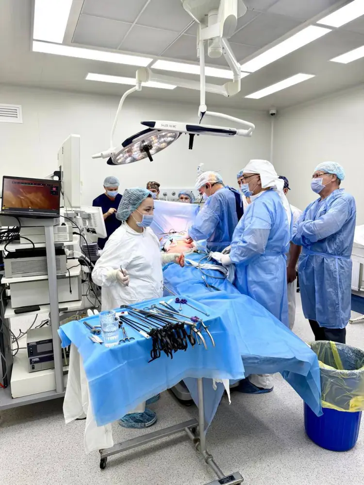 В столичной больнице №3 подвели итоги визита китайских хирургов (2)