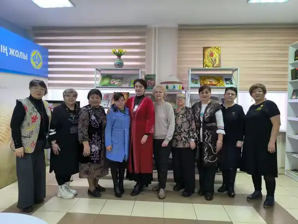 Тумар на холсте: карагандинская библиотека провела этно-мастер-класс по акриловой живописи (6)