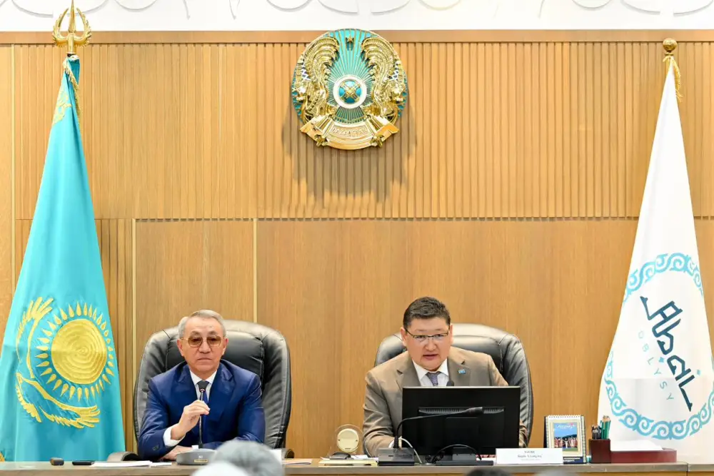 Члены общественного совета области Абай выразили поддержку новой Конституции (8)