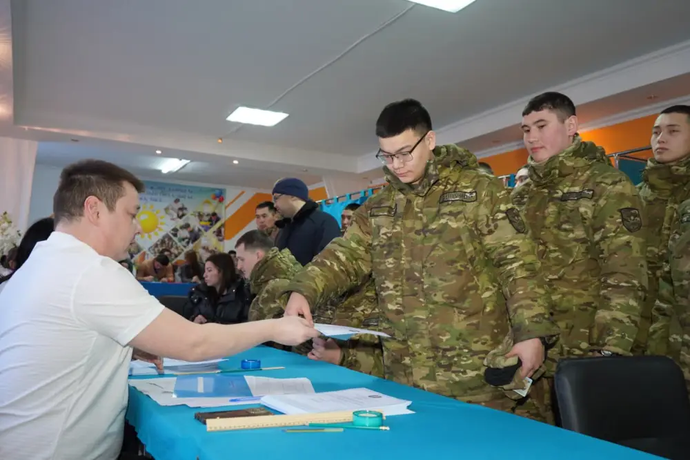 Военнослужащие Вооруженных сил в числе первых проголосовали на республиканском референдуме (2)