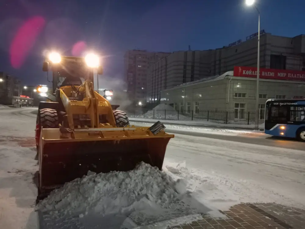 Снегопад в Астане: более 1700 единиц спецтехники задействованы в уборке снега в Астане (10)