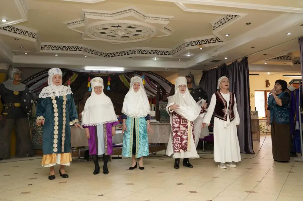 Мастер-класс по созданию головного убора кимешек провели для столичных пенсионеров (7)