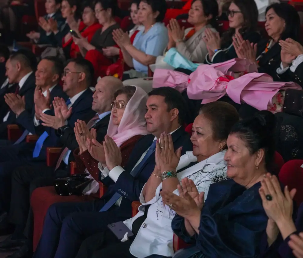 В ТУРКЕСТАНЕ ПРОШЕЛ ПРАЗДНИЧНЫЙ ВЕЧЕР "ӘЛЕМНІҢ ЖАРЫҒЫ - АНА" (9)
