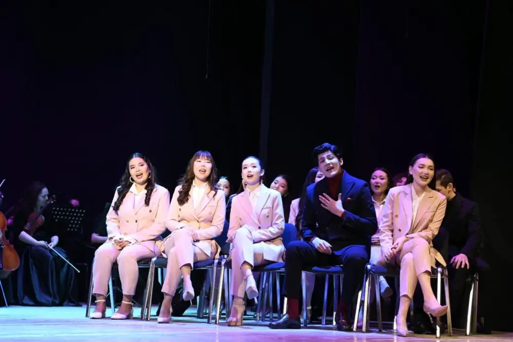 «Бақытты шаңырақ жыры»: в Астане состоялся необычный спектакль с участием 19 пар (4)