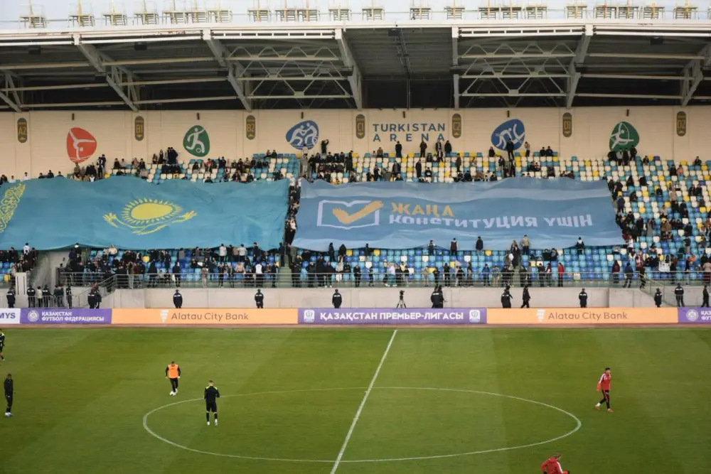 НА СТАДИОНЕ ТУРКЕСТАНА ПРОШЕЛ НАПРЯЖЕННЫЙ ФУТБОЛЬНЫЙ МАТЧ (2)