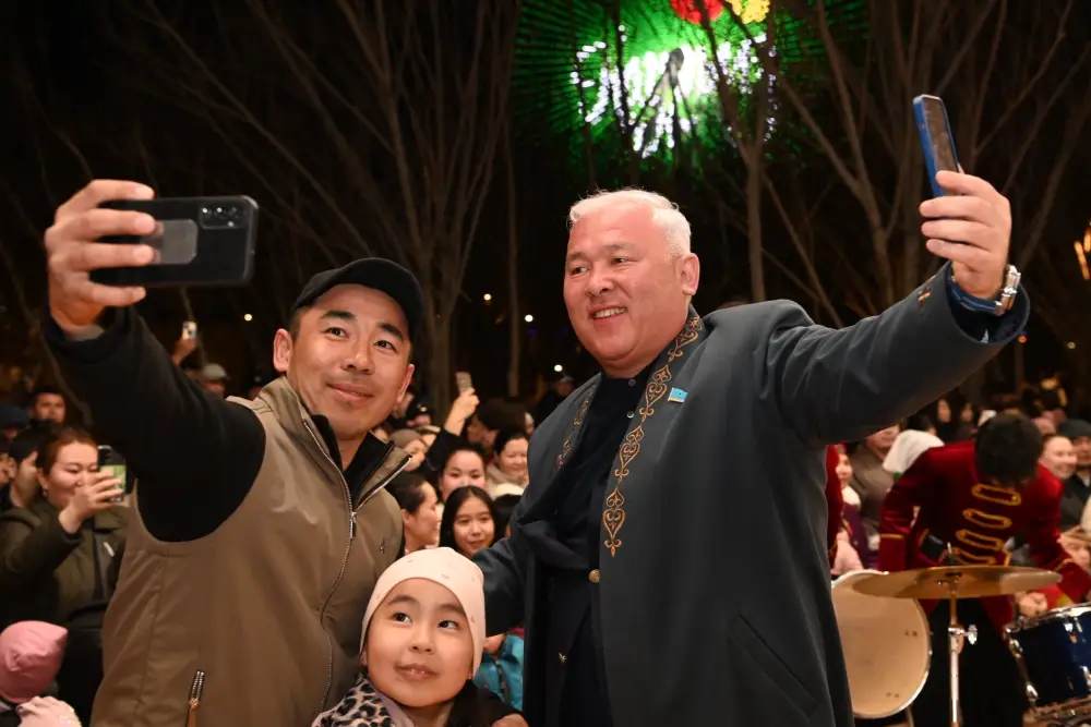 Депутаты Парламента посетили обновленный Президентский парк в Кызылорде (4)