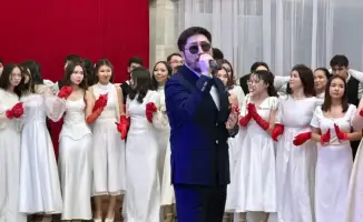 Торжественный бал в Астане весенний праздник танцы музыка школьники