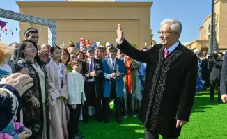 Президент Токаев участвует в народных гуляньях Наурыза, демонстрируя культурное наследие Казахстана