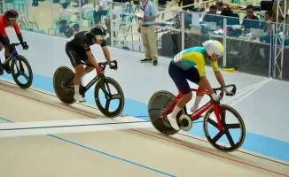 Юниорки Казахстана завоевали золото в гонке мэдисон на чемпионате Азии по велотреку в Тагайтае