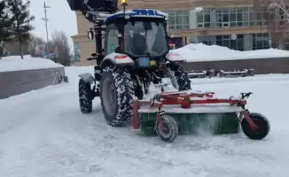 Астана под снежным покрывалом: более 3 тысяч дорожных рабочих сражаются с зимней стихией