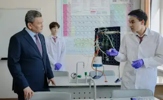 Зажжённые звёзды: аким области вдохновился талантами Назарбаев Интеллектуальной школы в День Жаңару