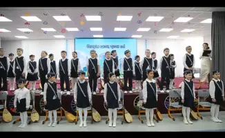 Школьники Астаны продемонстрировали уважение к национальным ценностям, сыграв на домбре