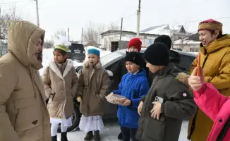 Школьники столичной школы №13 посетили ветеранов и педагогов в день Көрісу, укрепляя связь между поколениями