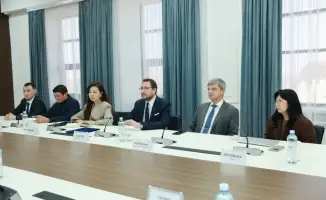 Аким Жамбылской области Ербол Карашукеев обсудил телекоммуникационную инфраструктуру с Александром Бабичевым