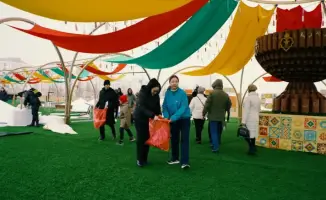 В Астане прошла экоакция с раскрытием самого большого флага «Таза Қазақстан»