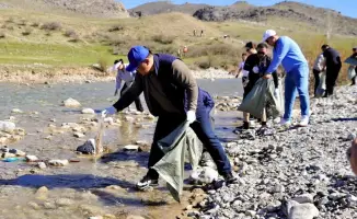 Кентау: 400 человек и 20 тонн мусора в акции!