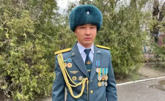 Сержант Ергали Кенжебаев удостоен медали за героизм при спасении людей из огня