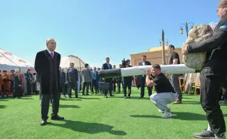 Президент Токаев участвует в народных гуляньях на празднике Наурыз в 'Керуен-сарай'