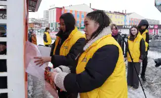 Молодежь Усть-Каменогорска проводит акцию по уборке незаконной рекламы