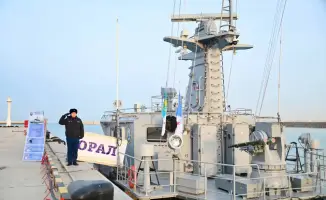 Генерал-лейтенант Каныш Абубакиров вдохновляет моряков Военно-морских сил Казахстана на поддержание боеготовности