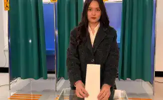 В Конаеве 18-летняя Алуа Мусакан впервые приняла участие в референдуме, подчеркивая важность молодежного голосования