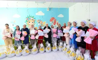 Аким области Нурлыбек Налибаев вручил благодарственные письма молодым матерям и медикам перинатального центра