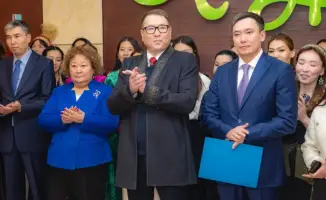 Министр торговли Арман Шаккалиев провёл традиционный обряд на празднике Наурыз