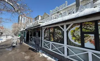 Снос незаконного кафе на улице Розыбакиева