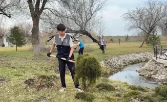 Молодежь Казахстана очищает природу в акции «Мөлдір бұлақ»