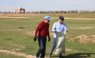 Субботник в Сарыагаше: вклад в экологию и общественное единство