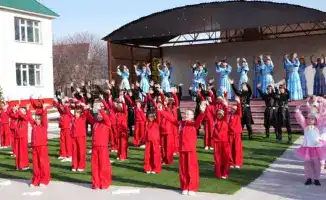 Голосование в ритме этно-брейка: Байсерке переплетают культуру и выборы