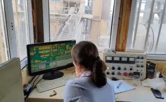 Школьница из Аягоза создала асфальт из пластиковых отходов, срок службы которого достигает 25 лет