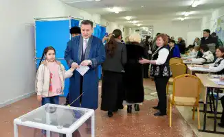 Аким ВКО Нурымбет Сактаганов проголосовал на референдуме, 20,64% избирателей уже сделали свой выбор к 10:00