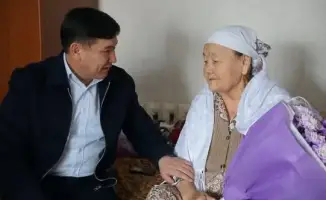 Аким Ордабасинского района поздравляет матерей с Международным женским днем