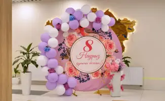 Хоровой челлендж в Астане укрепляет связь между поколениями в честь Международного женского дня