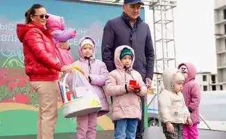 В Усть-Каменогорске 20 семей стали владельцами новых квартир в честь праздника Көрісу күні