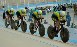Казахстанская юниорская команда: золото на велотреке!