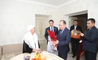 Сарыагаш: поздравление матерей-долгожительниц