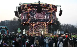 Праздник весны в Алматы: культурное обогащение и поддержка ремесел через концерт и ярмарку на площади Абая