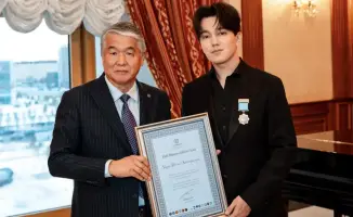 Димаш Кудайберген и Самал Еслямова получили награды ТЮРКСОЙ в Астане