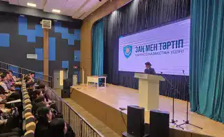 В столичной школе №115 прошла встреча педагогов по вопросам финансовой и цифровой безопасности