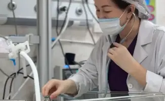 В Алматы выписали новорожденного весом 1159 граммов и ростом 35 сантиметров после 54 дней под наблюдением врачей