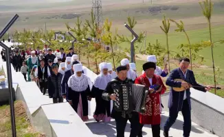 Казыгурт встречает Наурыз: парад национальной одежды