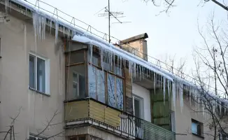 Усиление контроля за очисткой крыш в Алматы: забота о безопасности жителей в зимний период