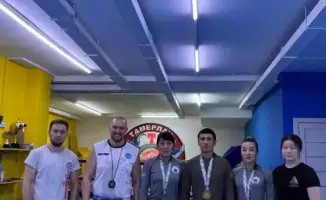 Международные чемпионы по кикбоксингу делятся опытом с молодыми спортсменами в столице