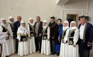 День Шанырака: столичные пенсионеры рассказали студентам о национальных традициях и дали свое благословение