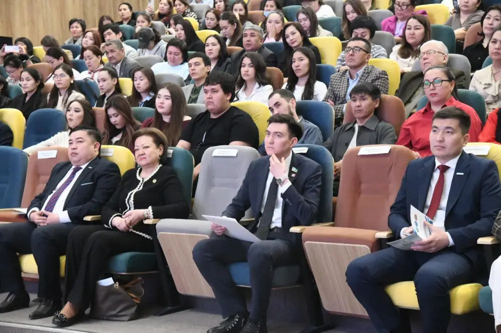 В Астане прошел форум по вопросам формирования конституционных ценностей в образовательных учреждениях (6)